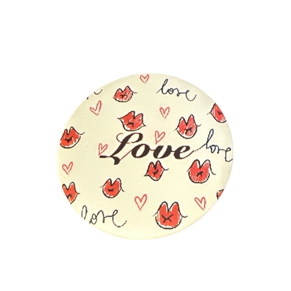 Love Script Compact Cosmetic Mirror – Red Lips & Hearts - Picture 1 of 4